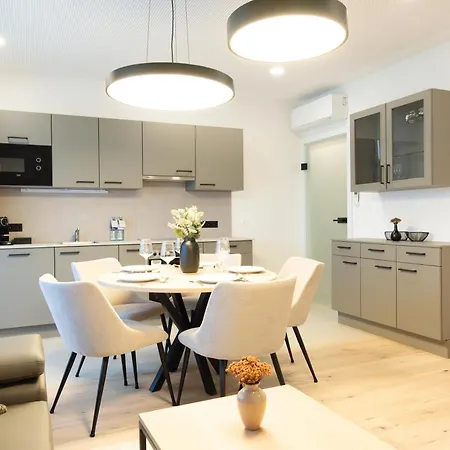 Apartment Frant Living -